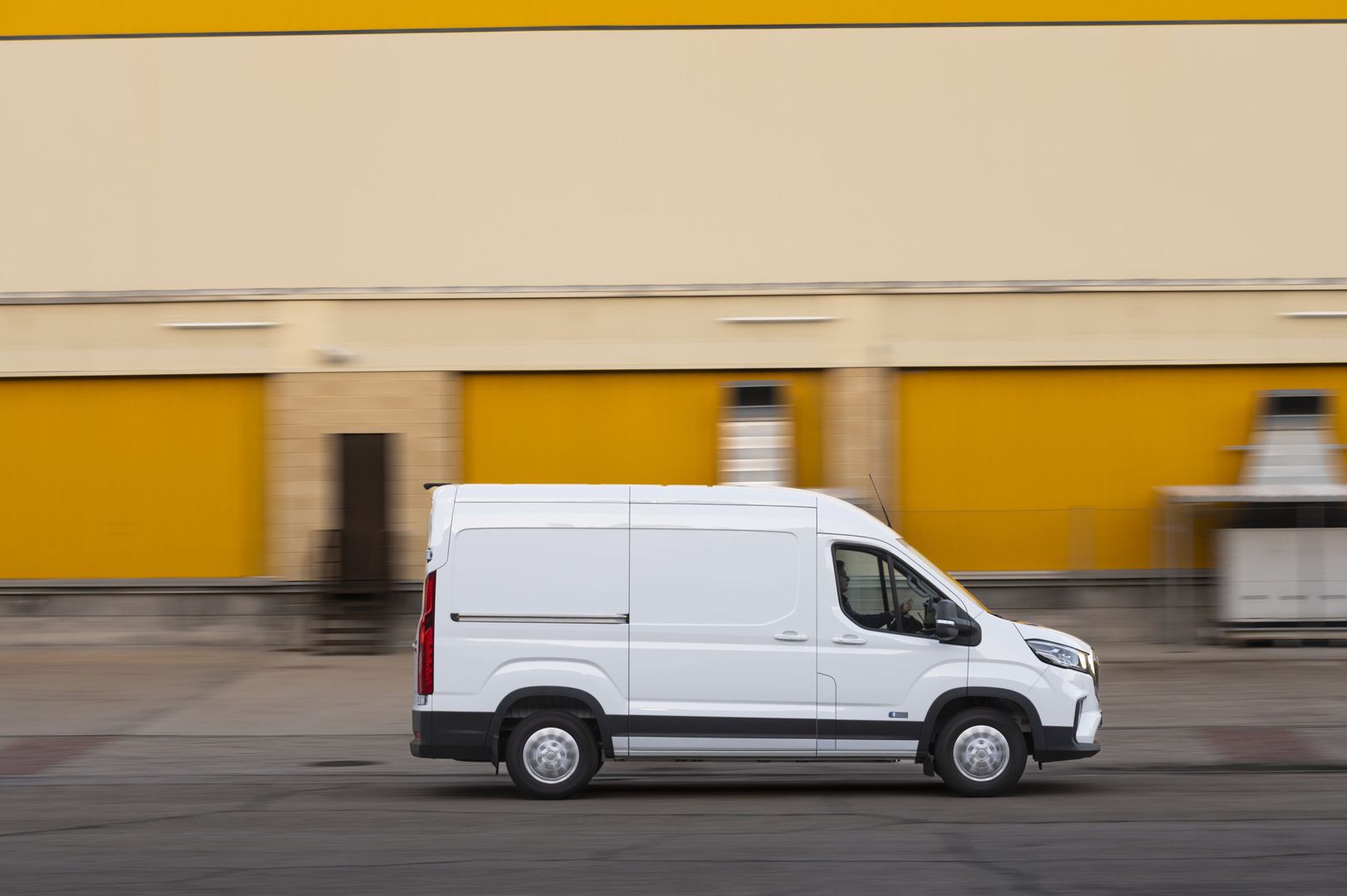 MAXUS Deliver 9 van